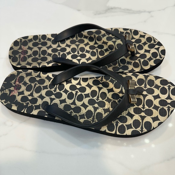 Women’s Coach flip flops, size 7 - Picture 6 of 6